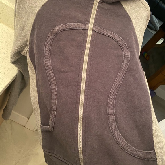 LULULEMON- Scuba Hoodie - Picture 6 of 6